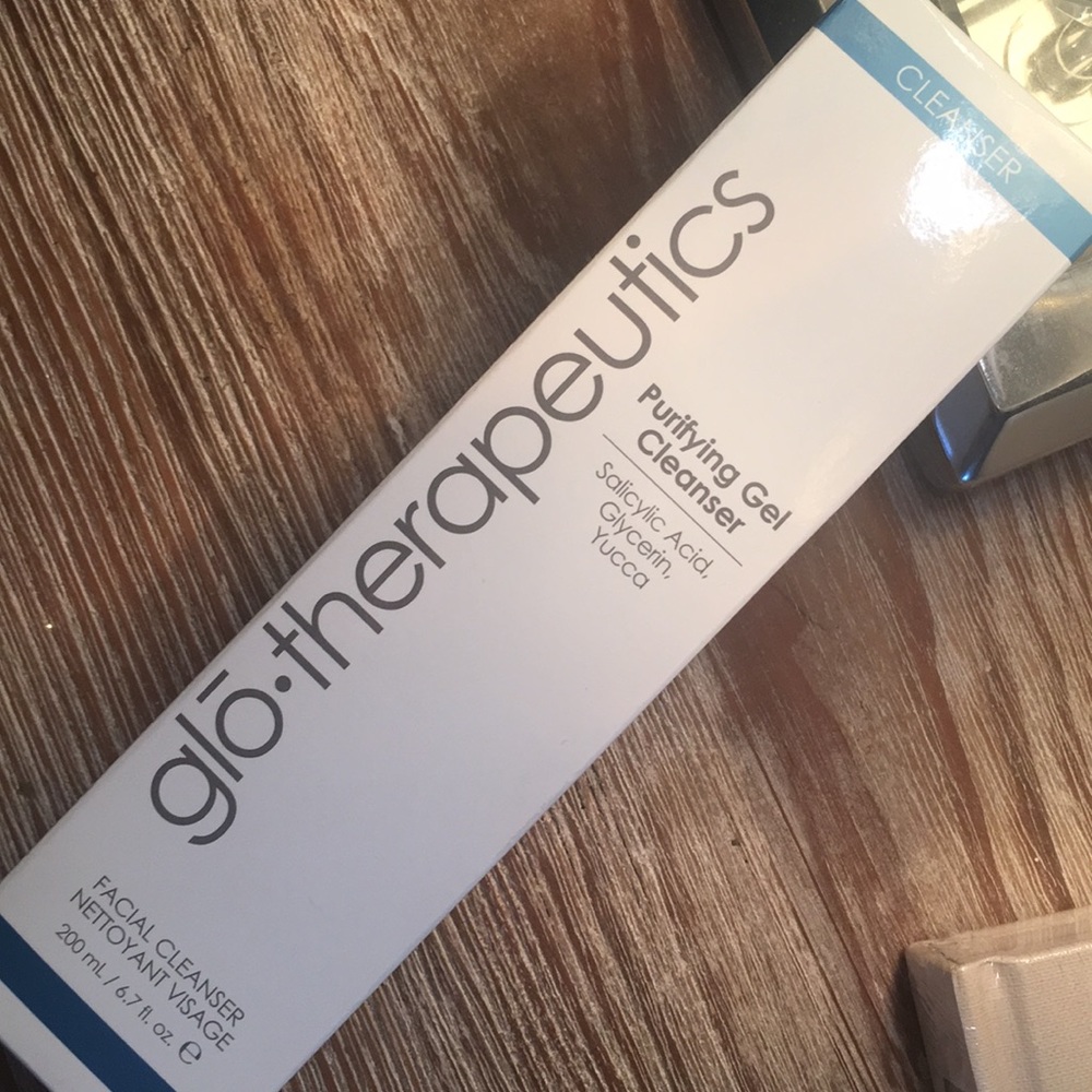 GLO THERAPEUTICS Purifying gel cleanser NIB
